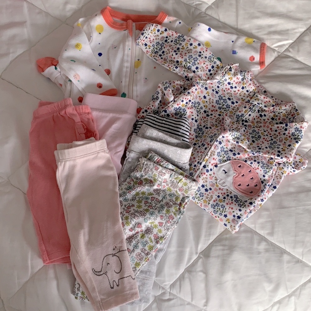 6 pants 3 mo, 2 PJs 3 mo, 2 sets.